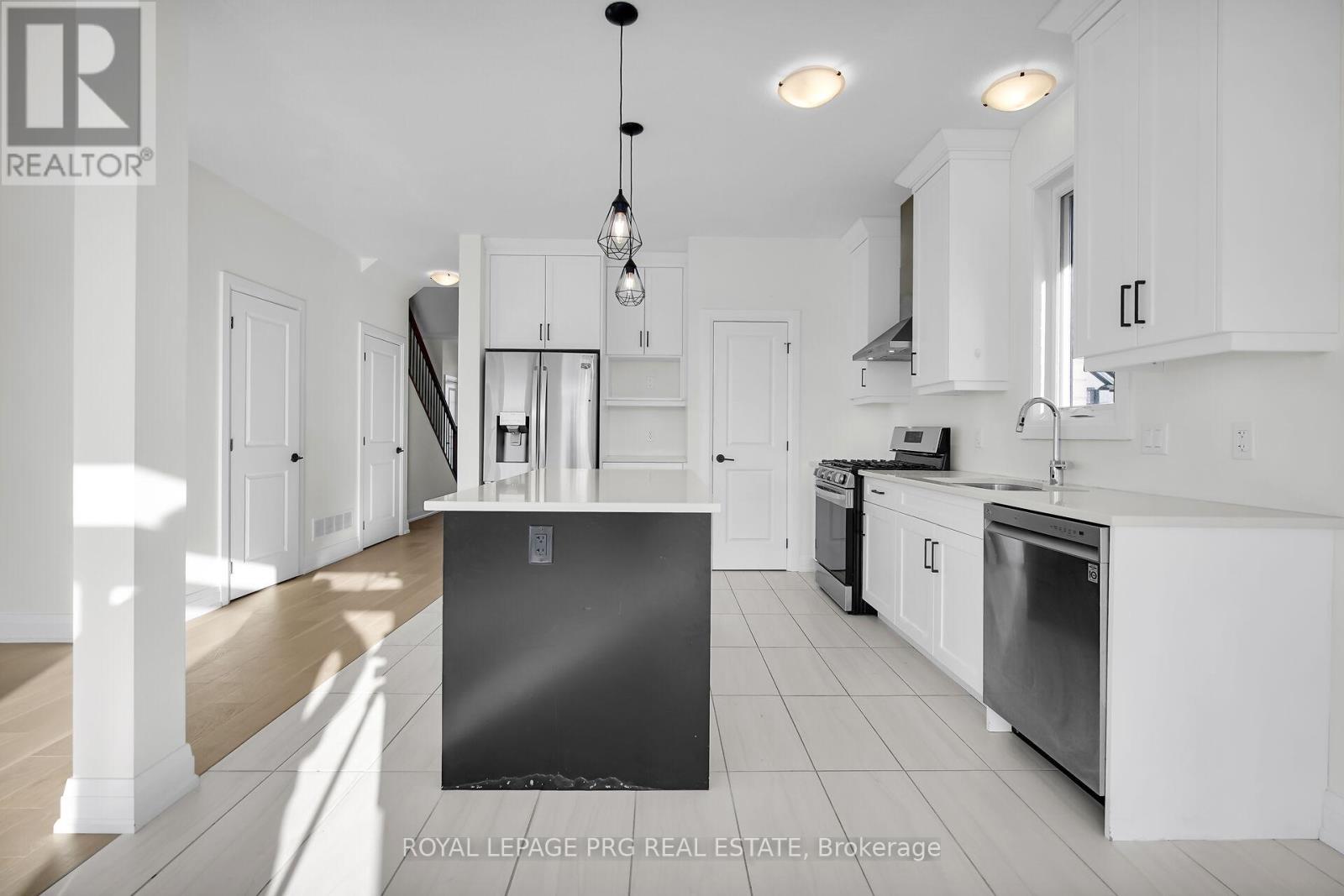 649 Tull Street, Strathroy-Caradoc, Ontario  N0L 1W0 - Photo 10 - X12447775