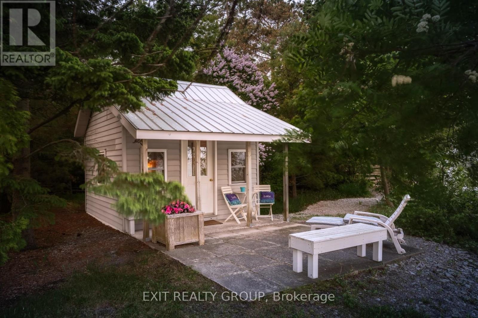 830 County Rd 20, Prince Edward County (Wellington), Ontario  K0K 3L0 - Photo 11 - X12447926
