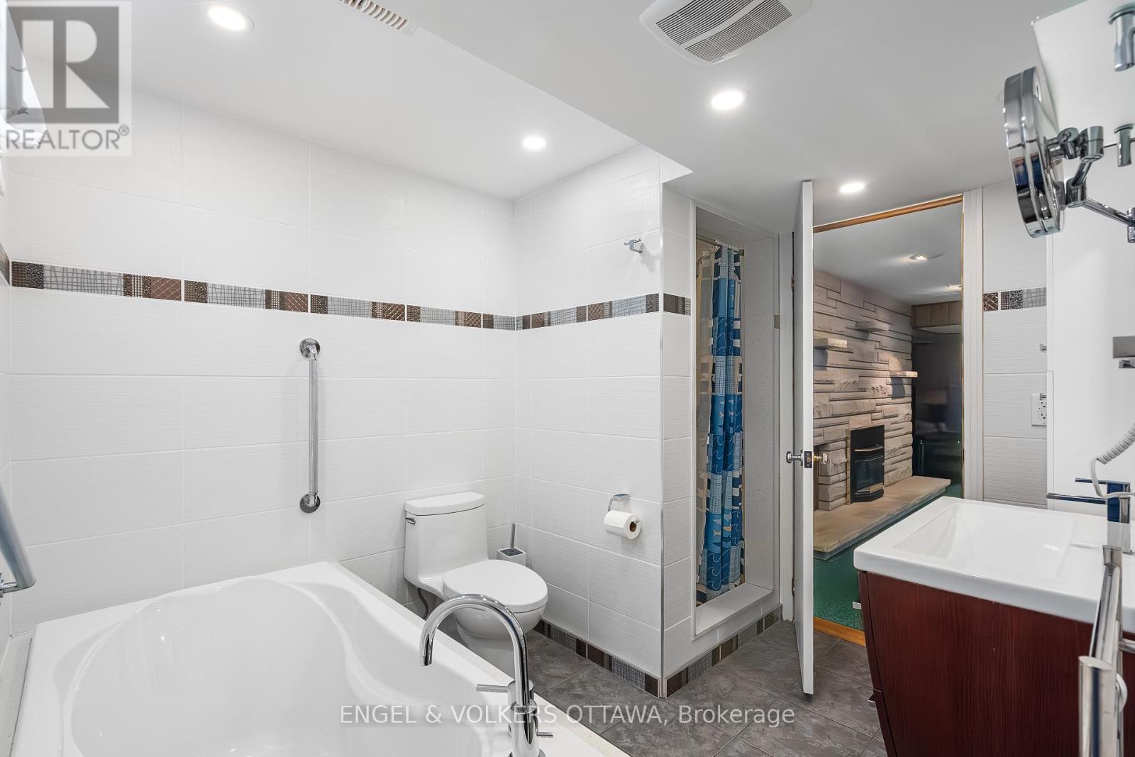 16 Benson Street, Ottawa, Ontario  K2E 5J5 - Photo 38 - X12447912