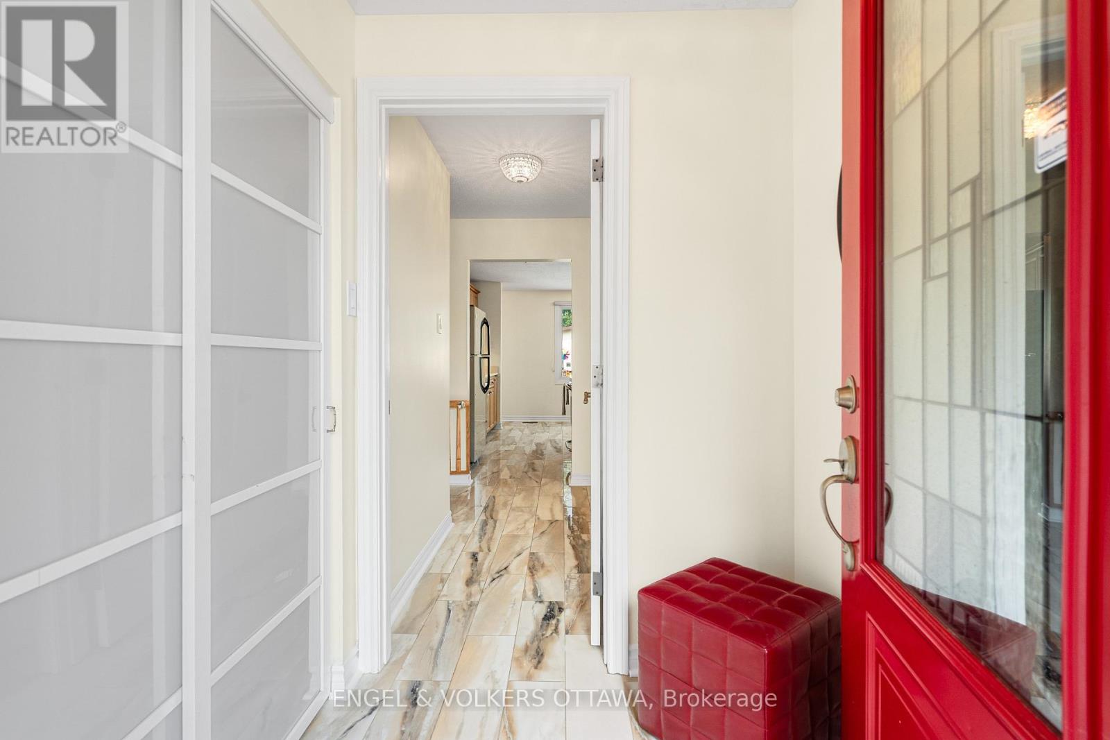 16 Benson Street, Ottawa, Ontario  K2E 5J5 - Photo 8 - X12447912