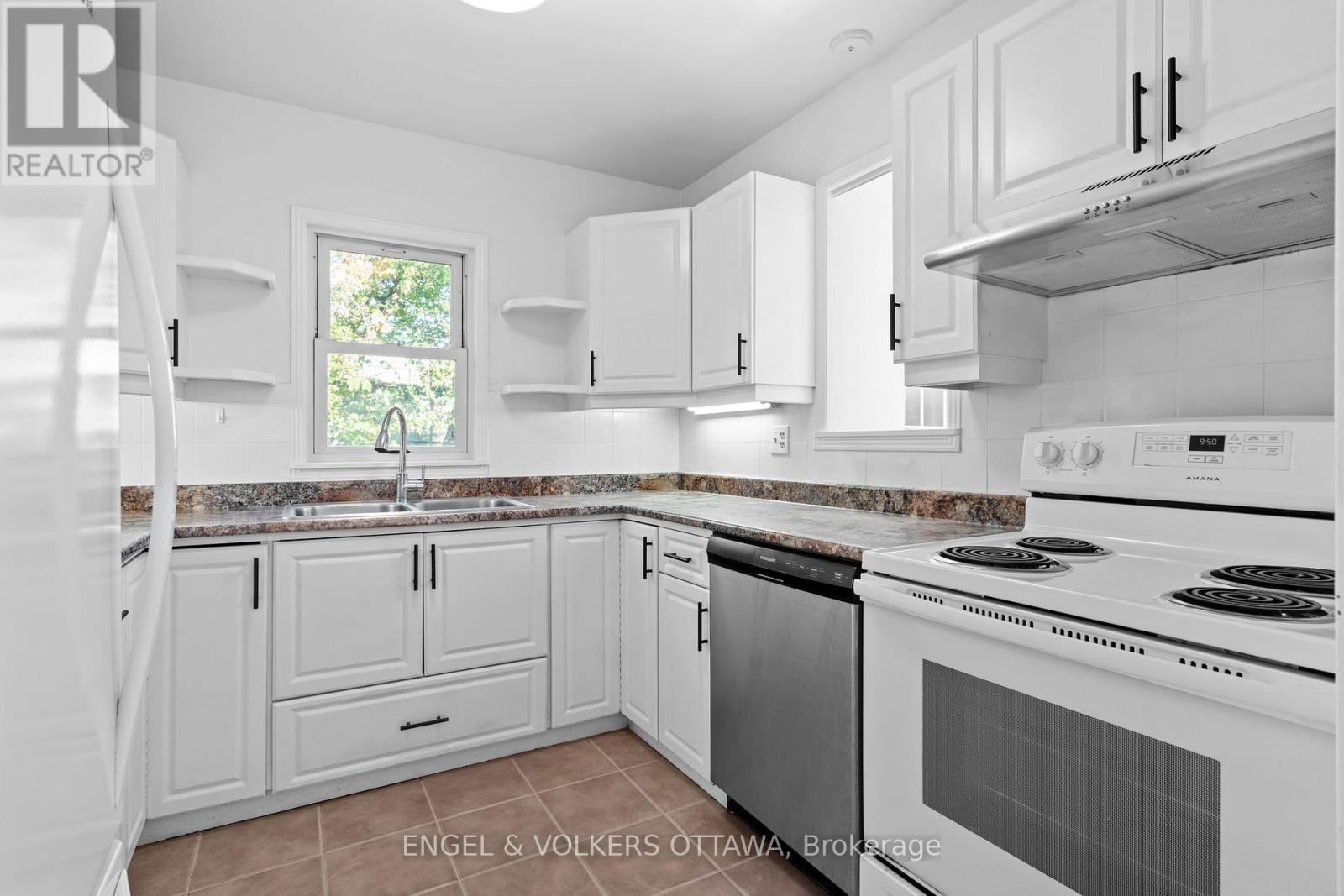 329 Hamilton Avenue S, Ottawa, Ontario  K1Y 1C4 - Photo 10 - X12447962