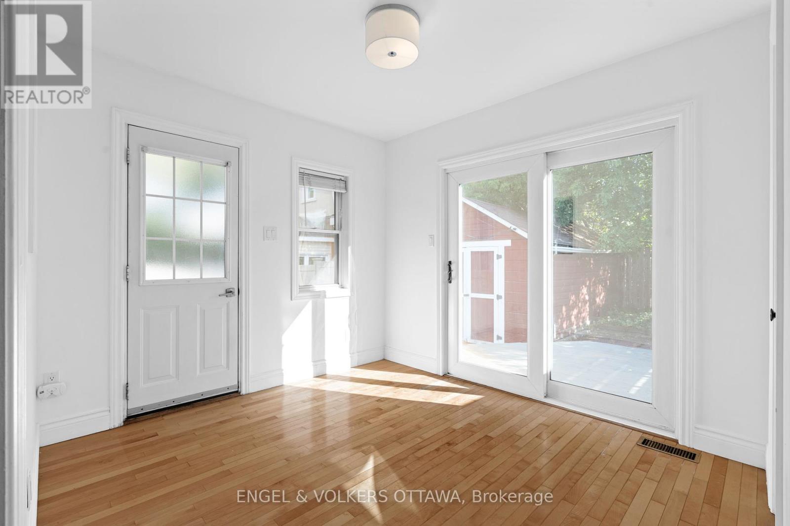 329 Hamilton Avenue S, Ottawa, Ontario  K1Y 1C4 - Photo 12 - X12447962