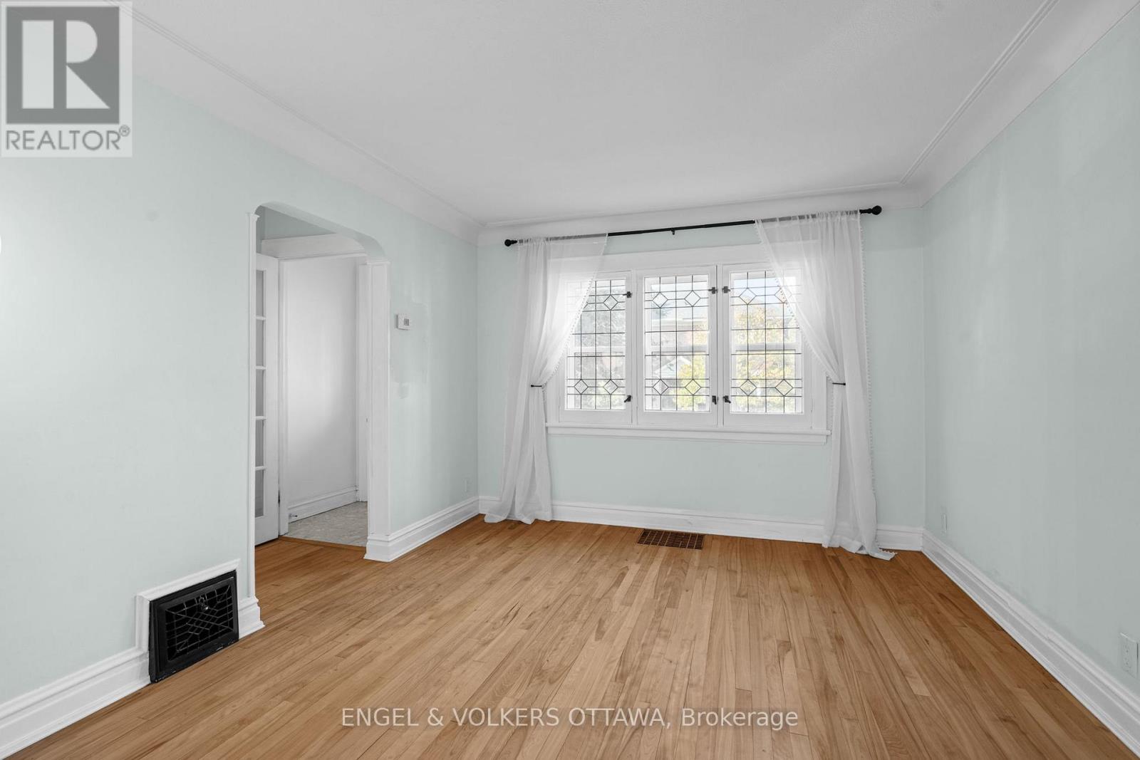 329 Hamilton Avenue S, Ottawa, Ontario  K1Y 1C4 - Photo 4 - X12447962