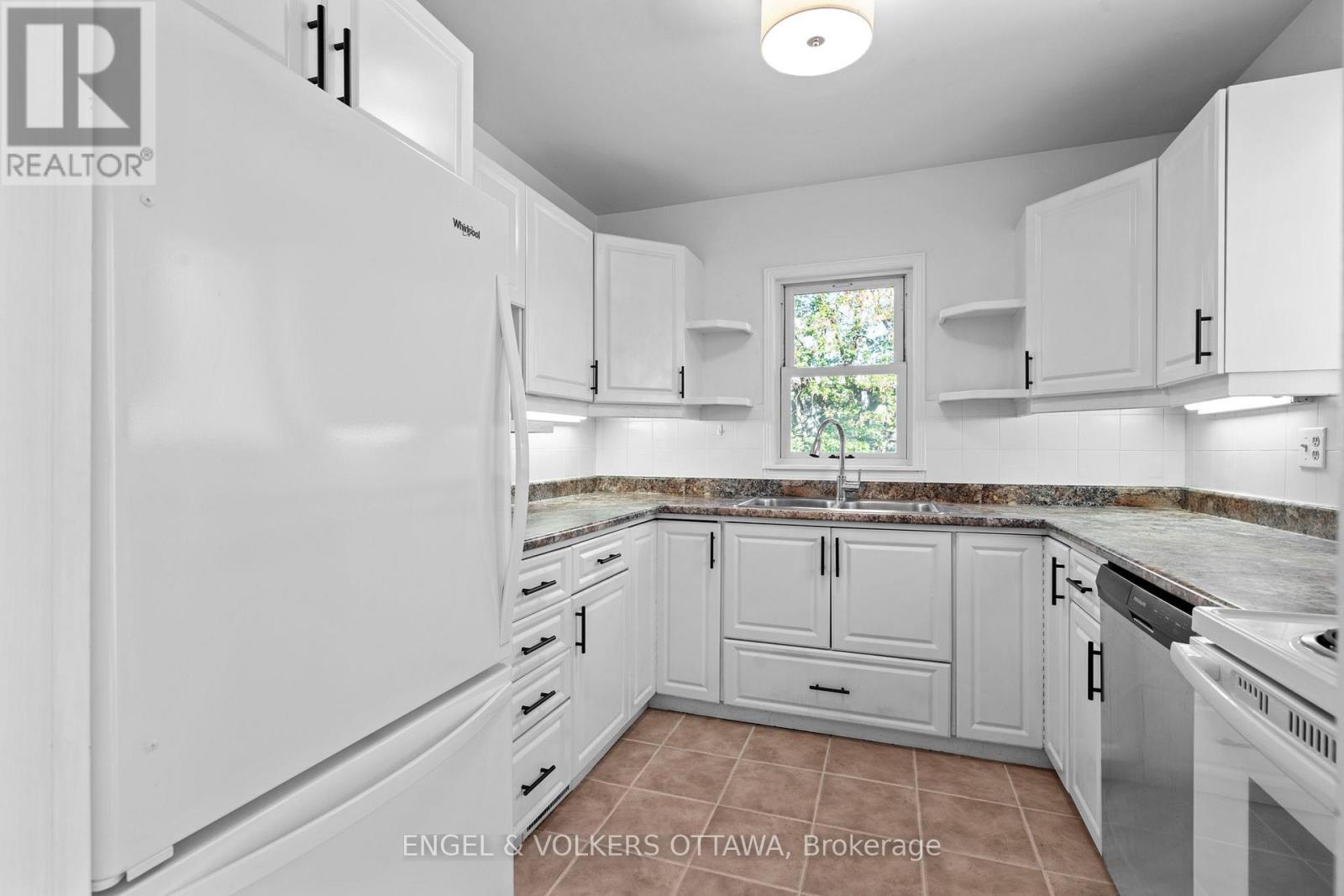 329 Hamilton Avenue S, Ottawa, Ontario  K1Y 1C4 - Photo 9 - X12447962