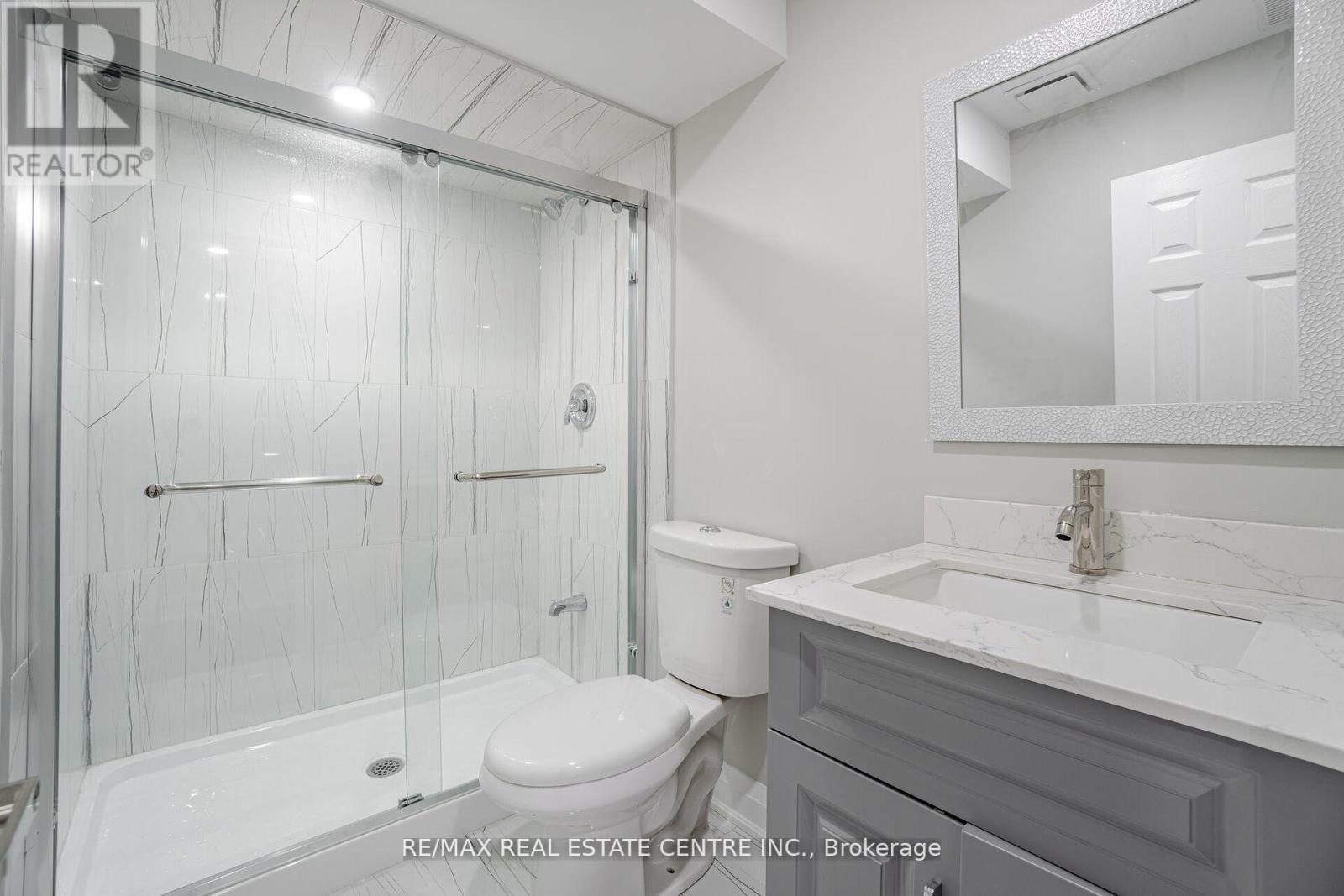 236 Giddings Crescent, Milton, Ontario  L9T 7A7 - Photo 2 - W12447796