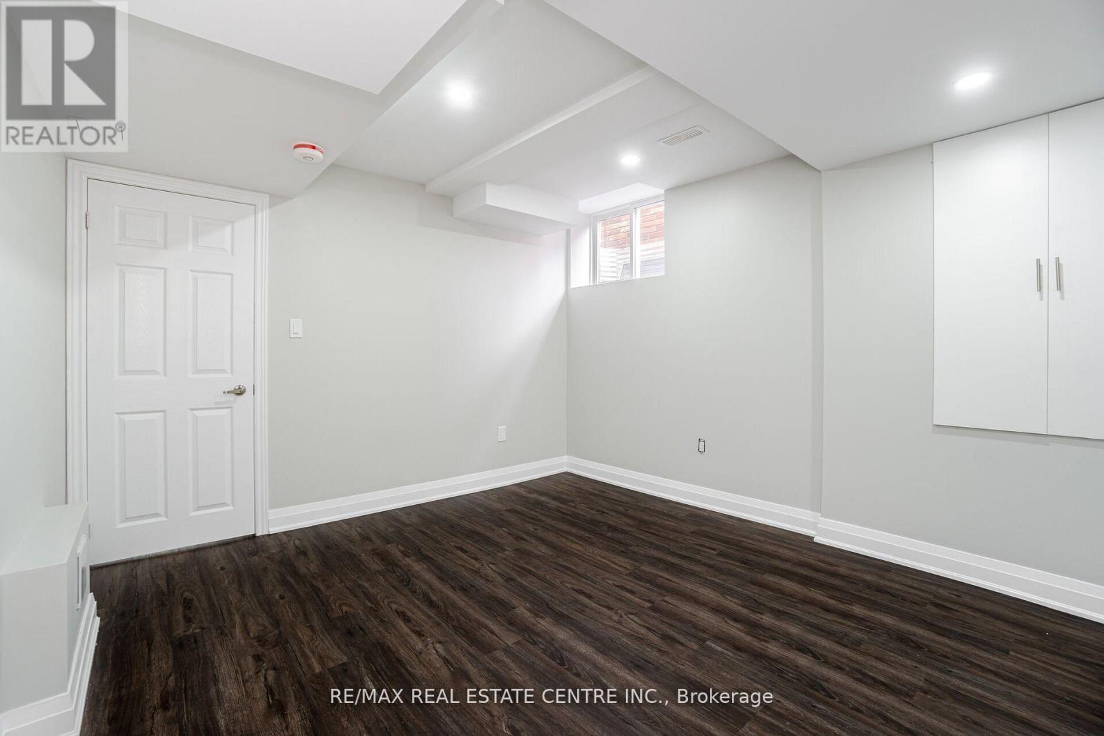 236 Giddings Crescent, Milton, Ontario  L9T 7A7 - Photo 3 - W12447796