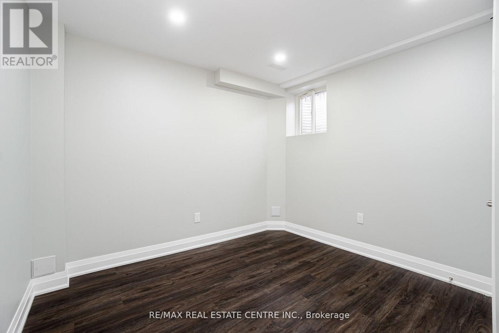 236 Giddings Crescent, Milton, Ontario  L9T 7A7 - Photo 5 - W12447796