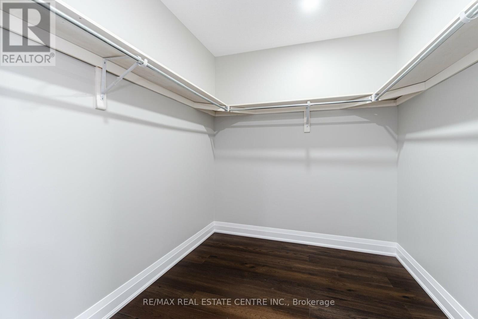 236 Giddings Crescent, Milton, Ontario  L9T 7A7 - Photo 7 - W12447796