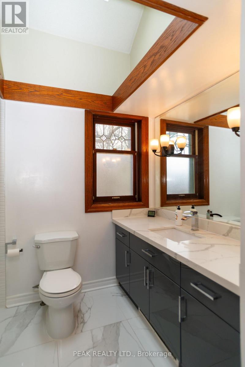 136 Humbercrest Boulevard, Toronto (Runnymede-Bloor West Village), Ontario  M6S 4L3 - Photo 13 - W12447809