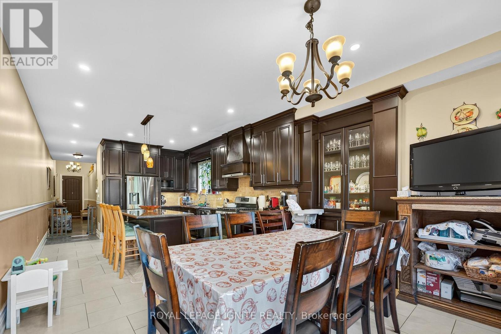46 Lambton Avenue, Toronto, Ontario  M6N 2S1 - Photo 11 - W12447860