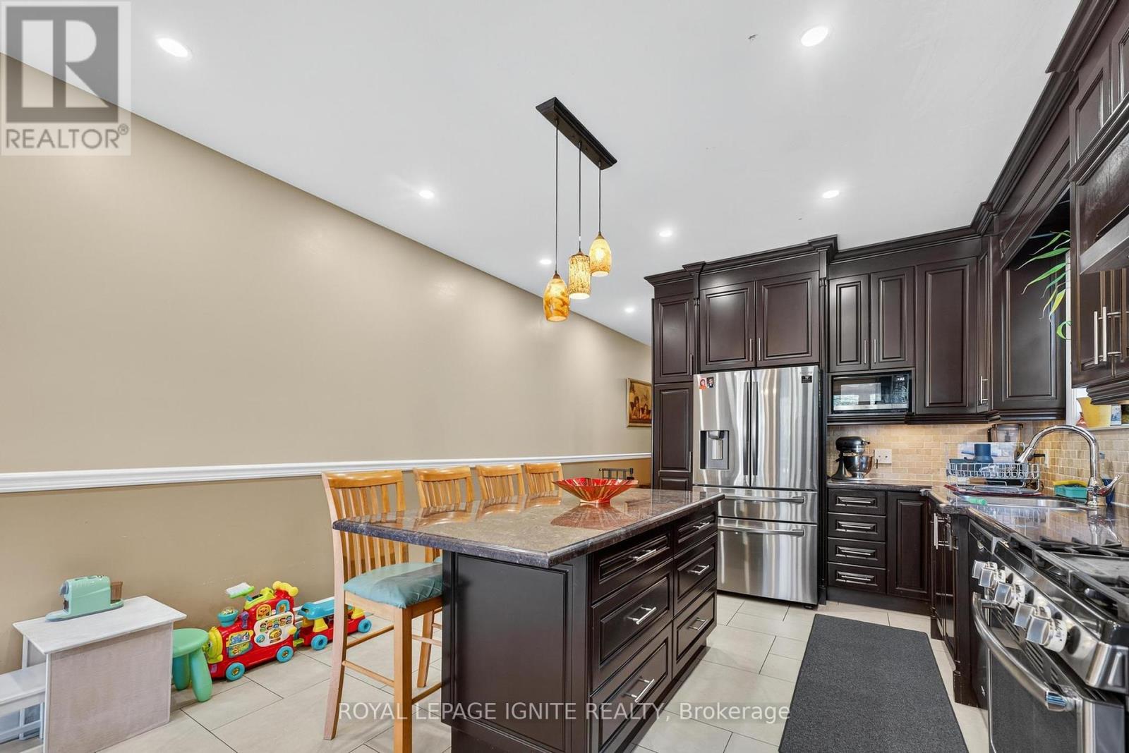 46 Lambton Avenue, Toronto, Ontario  M6N 2S1 - Photo 12 - W12447860