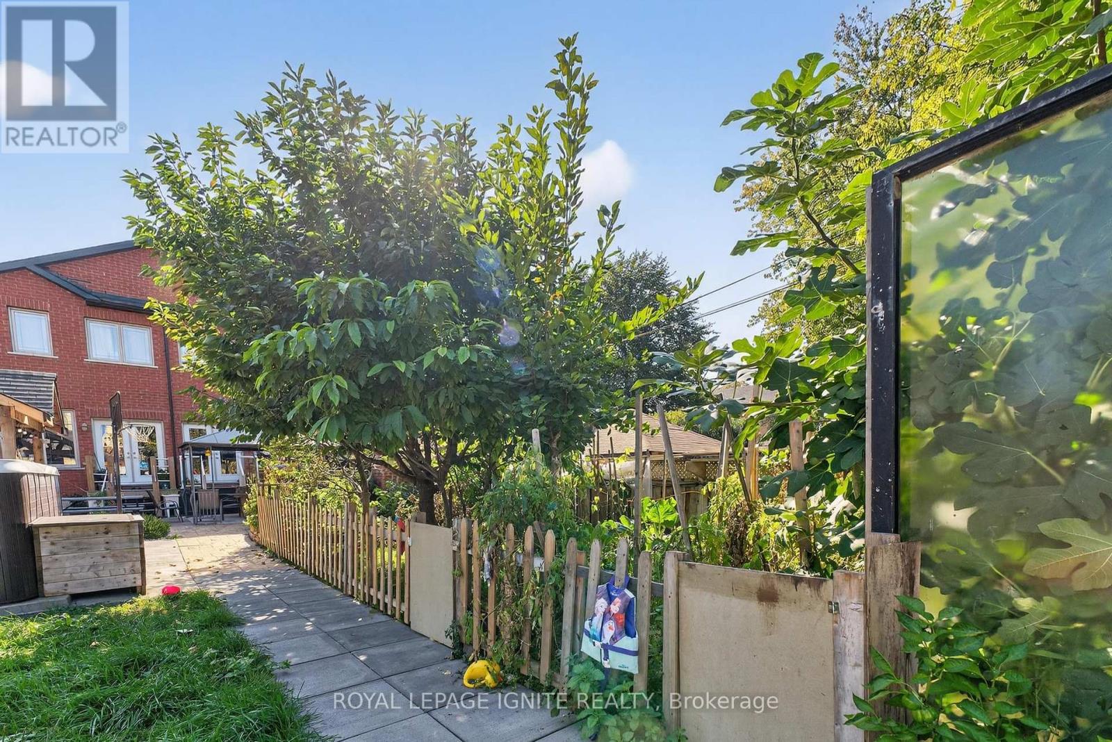 46 Lambton Avenue, Toronto, Ontario  M6N 2S1 - Photo 38 - W12447860