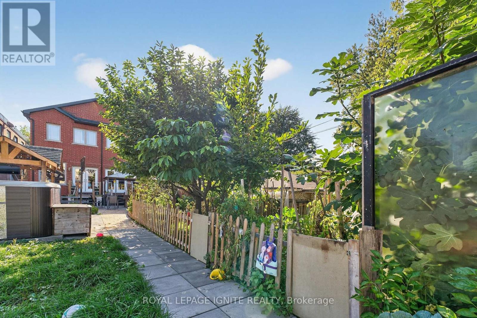 46 Lambton Avenue, Toronto, Ontario  M6N 2S1 - Photo 41 - W12447860