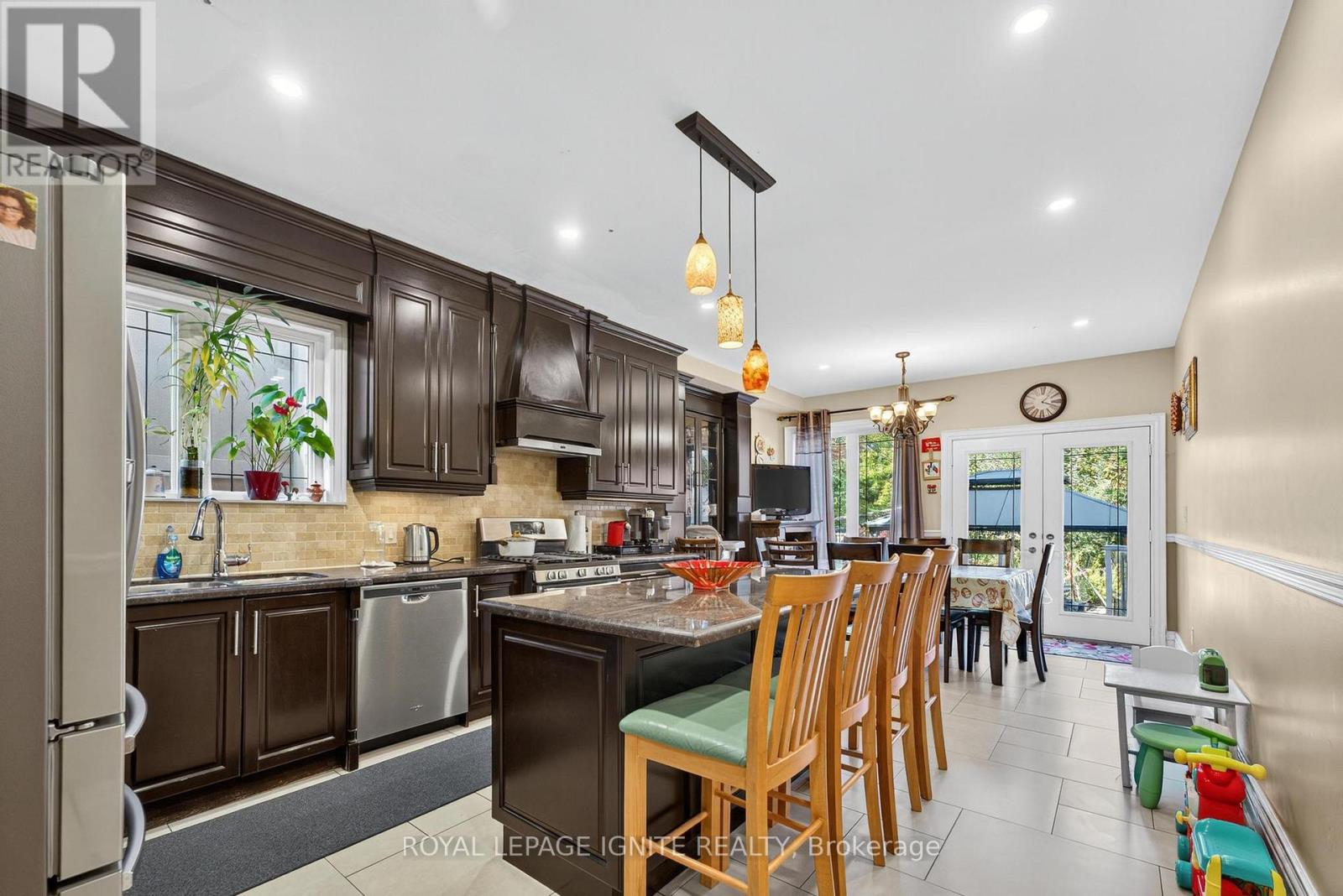46 Lambton Avenue, Toronto, Ontario  M6N 2S1 - Photo 6 - W12447860