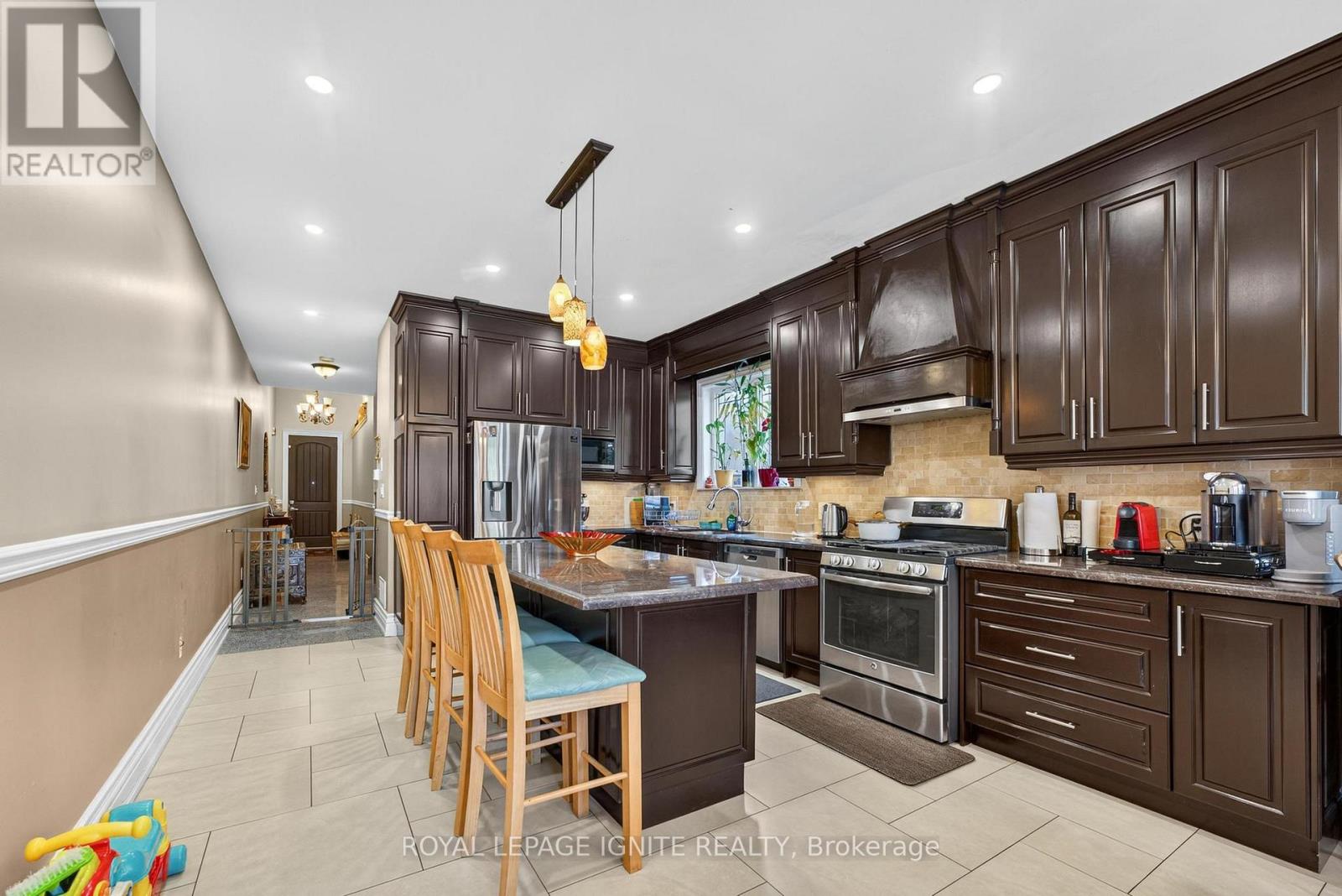 46 Lambton Avenue, Toronto, Ontario  M6N 2S1 - Photo 8 - W12447860
