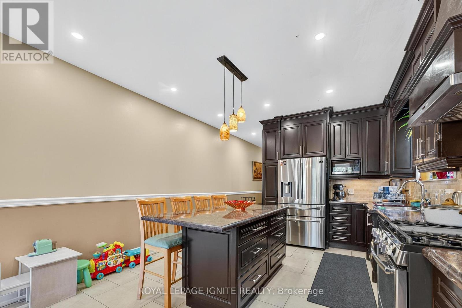 46 Lambton Avenue, Toronto, Ontario  M6N 2S1 - Photo 9 - W12447860