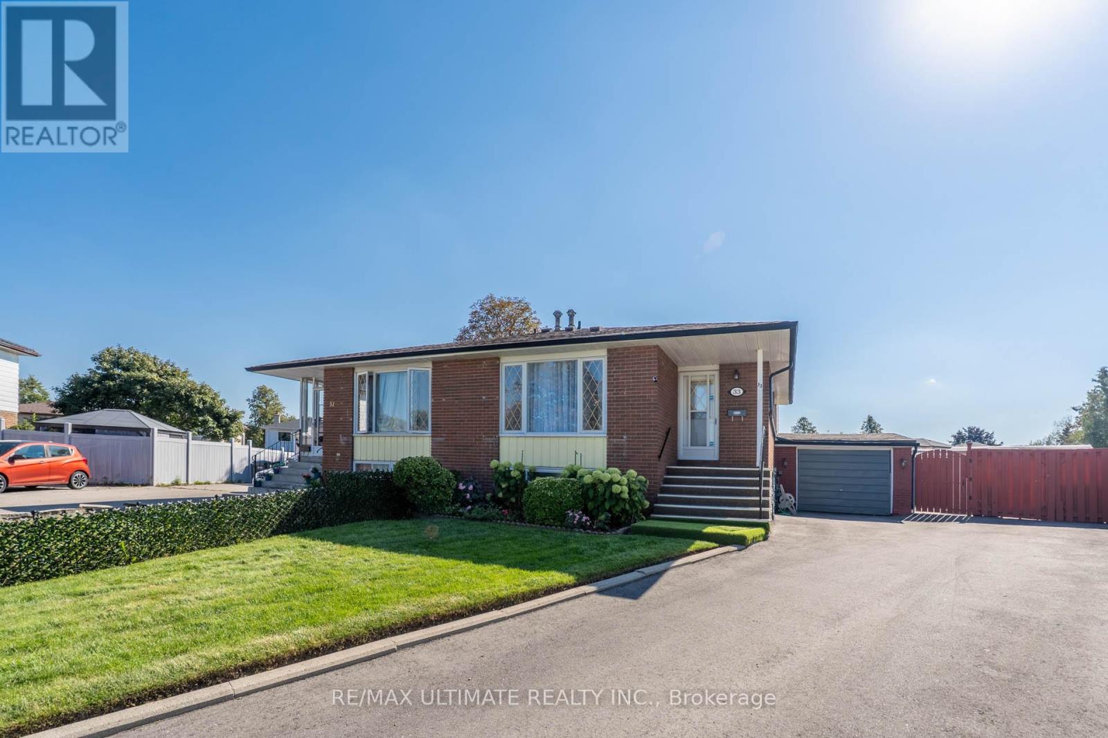33 FORSYTHIA ROAD, Brampton, Ontario