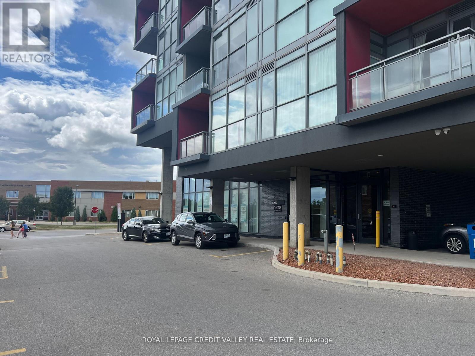 D416 - 5220 DUNDAS STREET, Burlington, Ontario