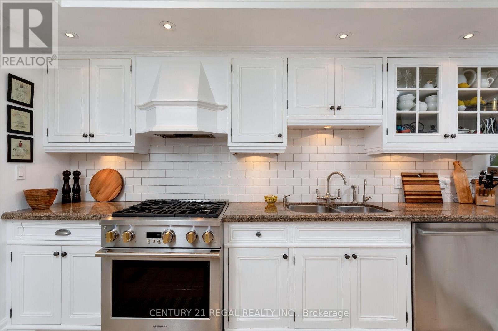 723 Durie Street, Toronto, Ontario  M6S 3H4 - Photo 7 - W12447909
