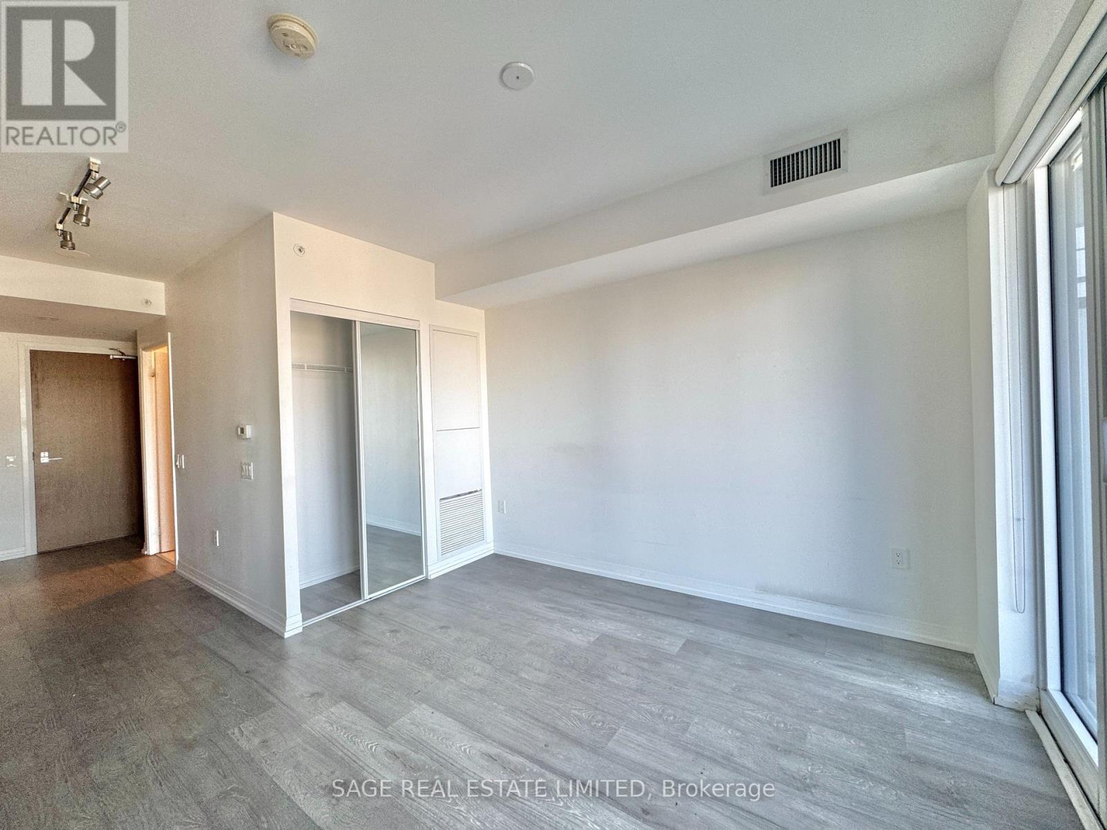 1602 - 251 Jarvis Street, Toronto, Ontario  M5B 0C3 - Photo 2 - C12401190