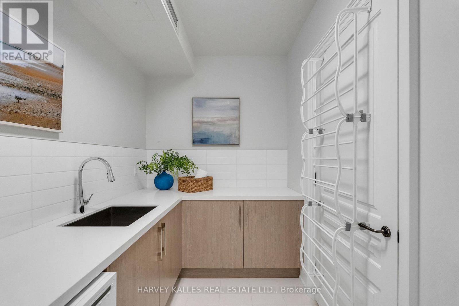 305 - 1 Forest Hill Road, Toronto, Ontario  M4V 1R1 - Photo 33 - C12446432
