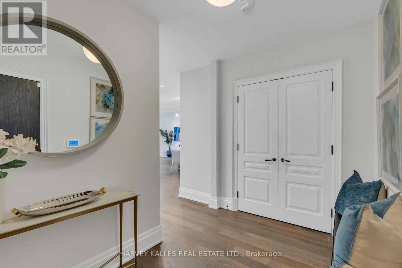 305 - 1 Forest Hill Road, Toronto, Ontario  M4V 1R1 - Photo 4 - C12446432