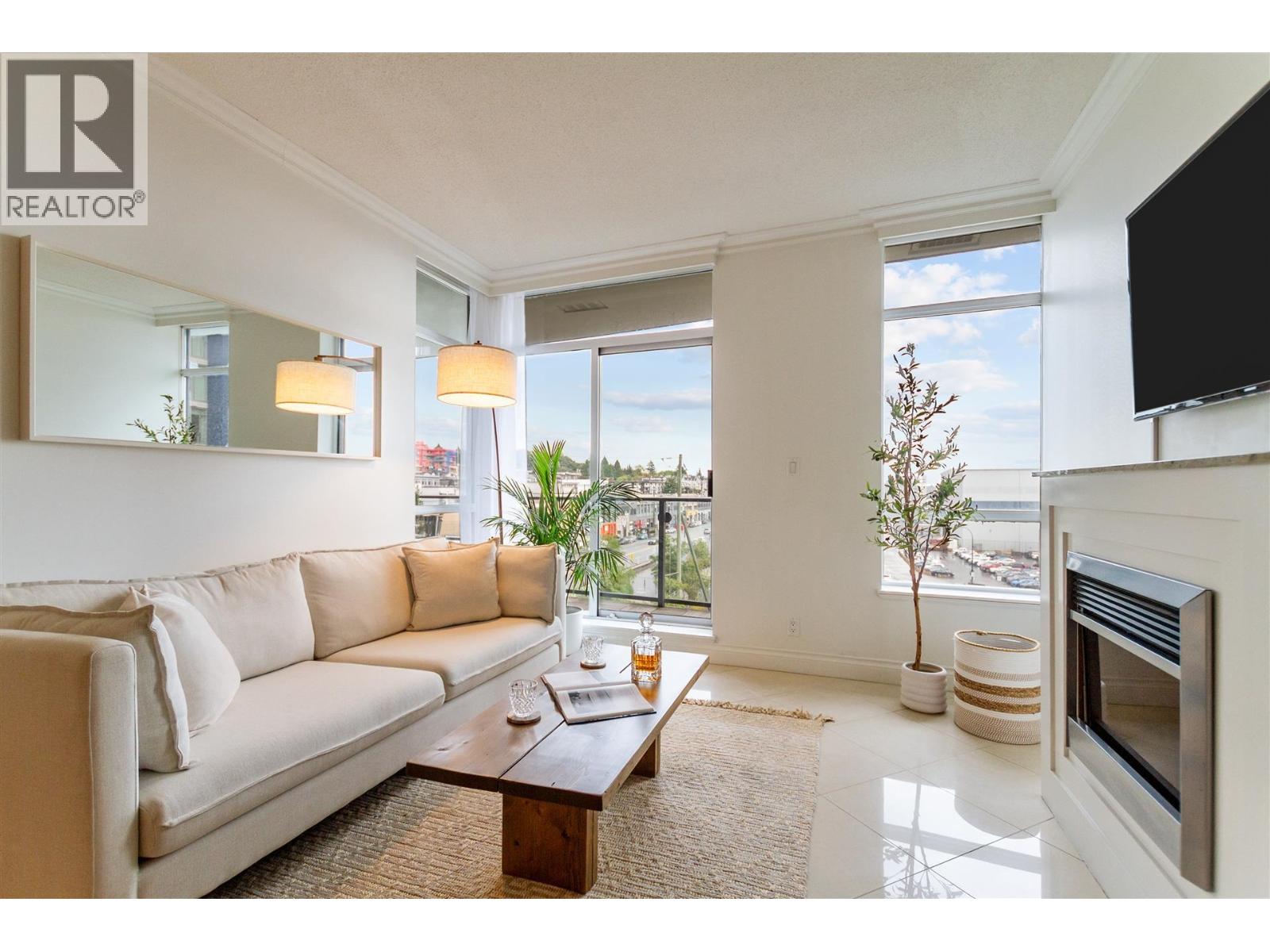 603 172 VICTORY SHIP WAY, north vancouver, British Columbia