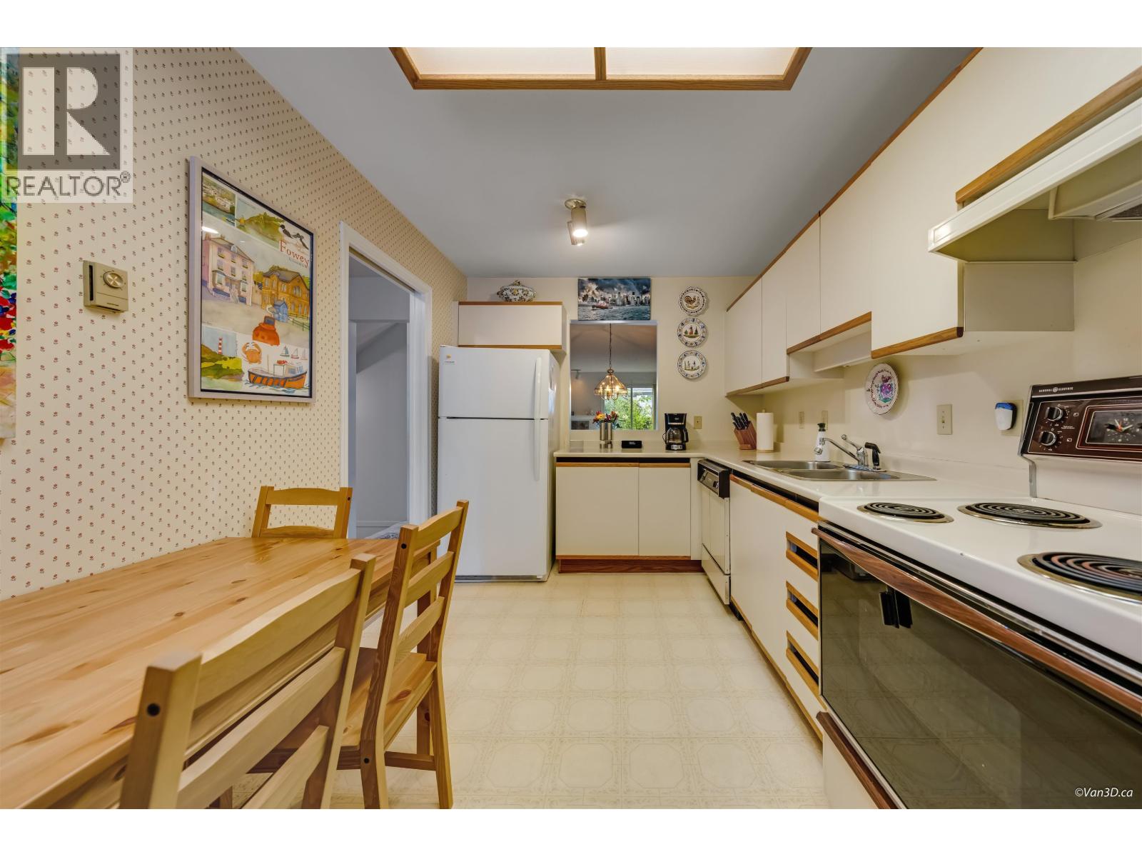 808 Roche Point Drive, North Vancouver, British Columbia  V7H 2T8 - Photo 10 - R3055765