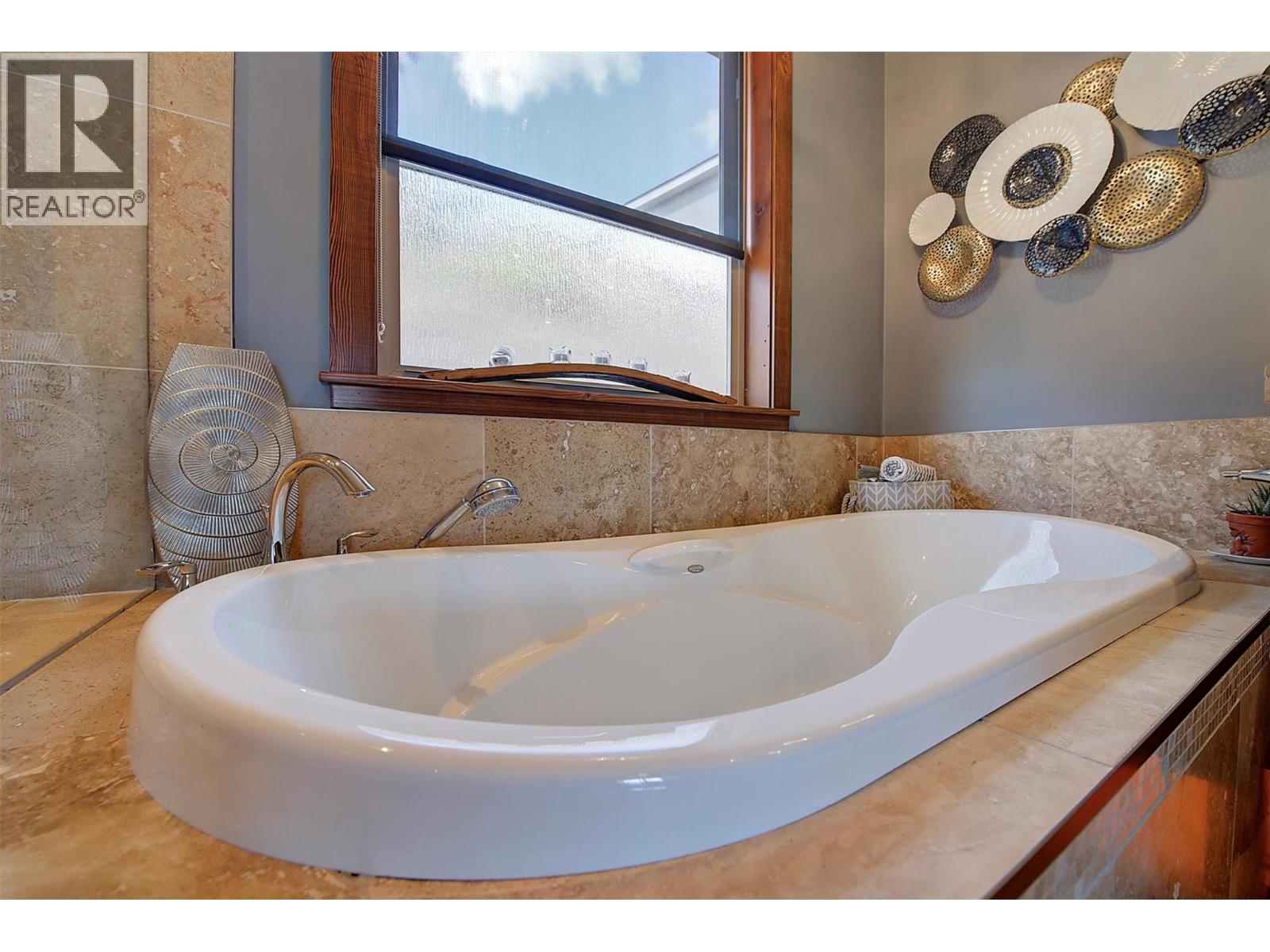 5824 Columbia Avenue, Peachland, British Columbia  V0H 1X4 - Photo 66 - 10365090