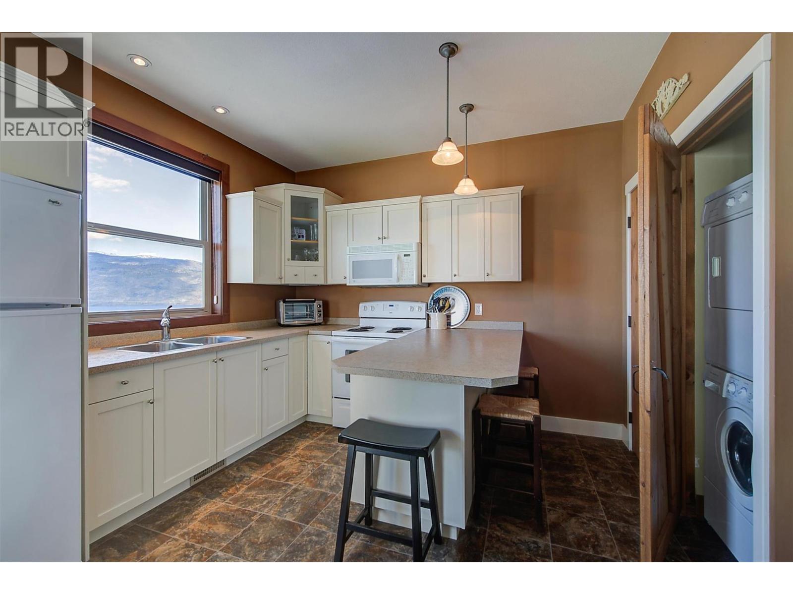 5824 Columbia Avenue, Peachland, British Columbia  V0H 1X4 - Photo 77 - 10365090