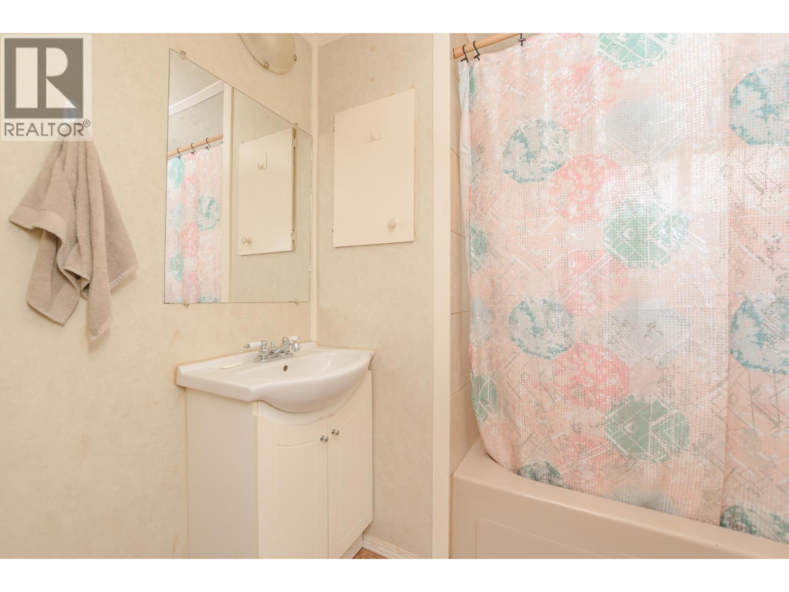 1 Robson Road, Mara, British Columbia  V0E 2K0 - Photo 18 - 10364765