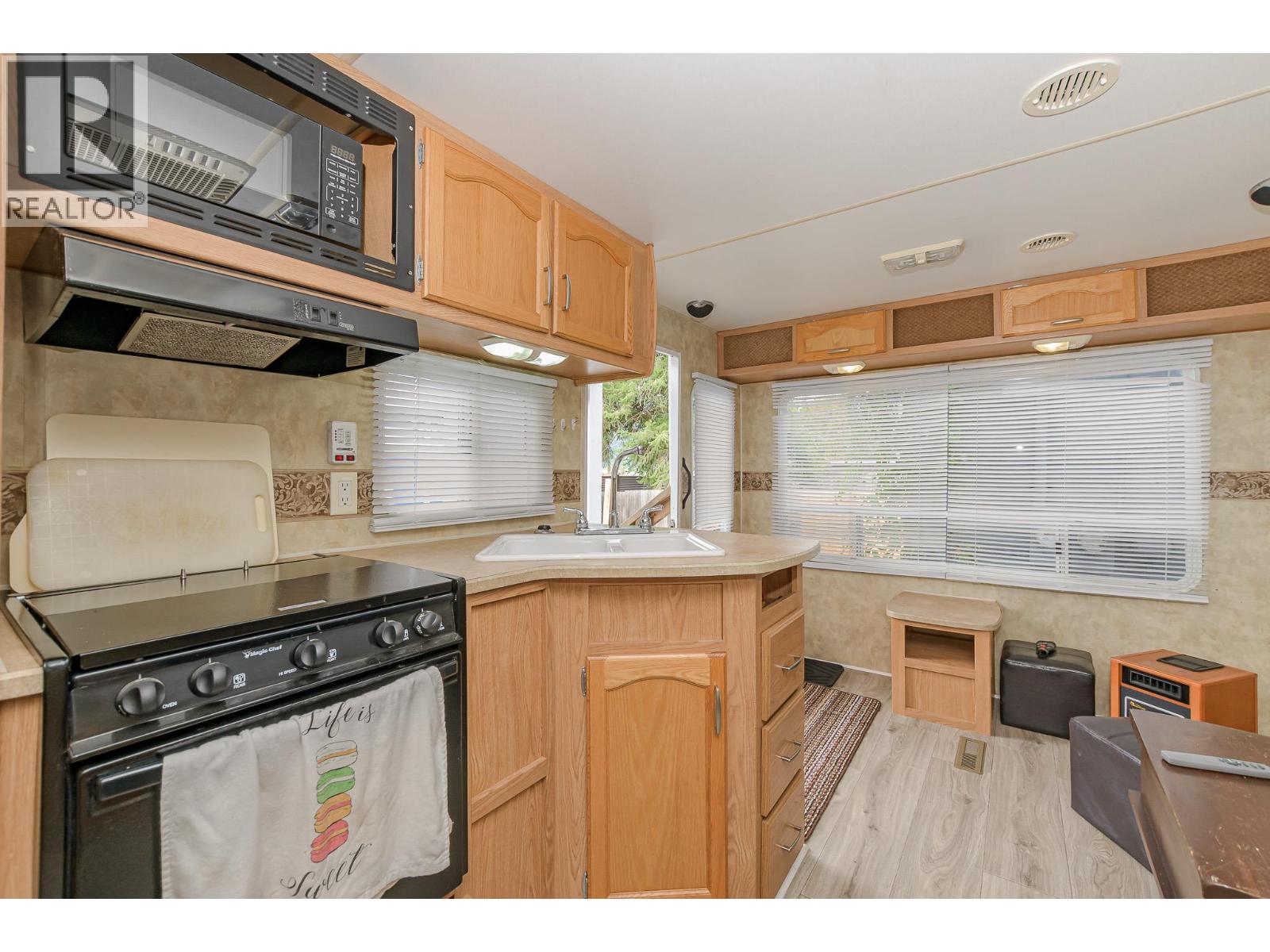 1 Robson Road, Mara, British Columbia  V0E 2K0 - Photo 27 - 10364765