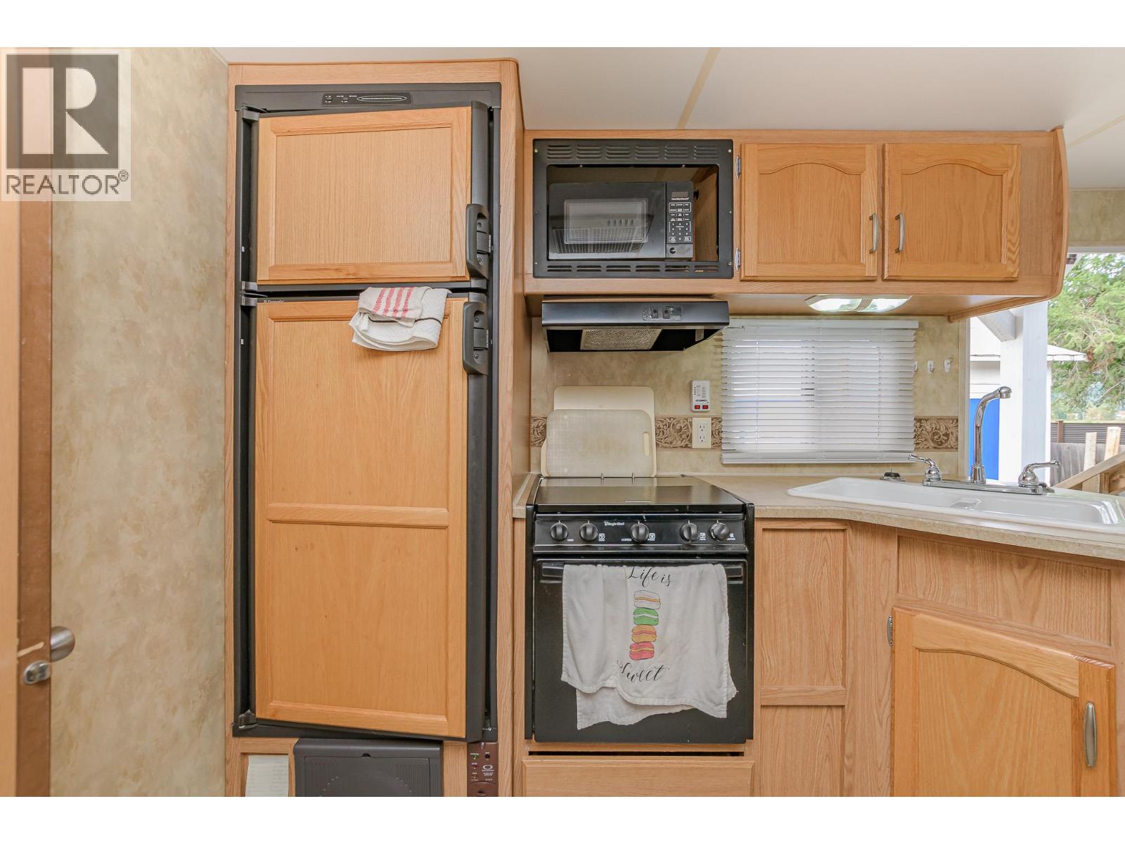 1 Robson Road, Mara, British Columbia  V0E 2K0 - Photo 28 - 10364765