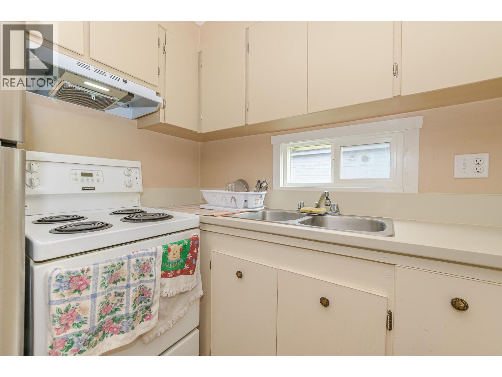 1 Robson Road, Mara, British Columbia  V0E 2K0 - Photo 3 - 10364765