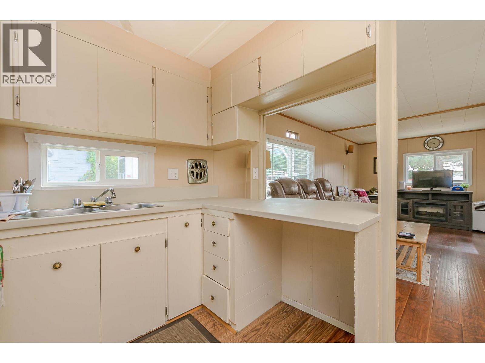 1 Robson Road, Mara, British Columbia  V0E 2K0 - Photo 6 - 10364765