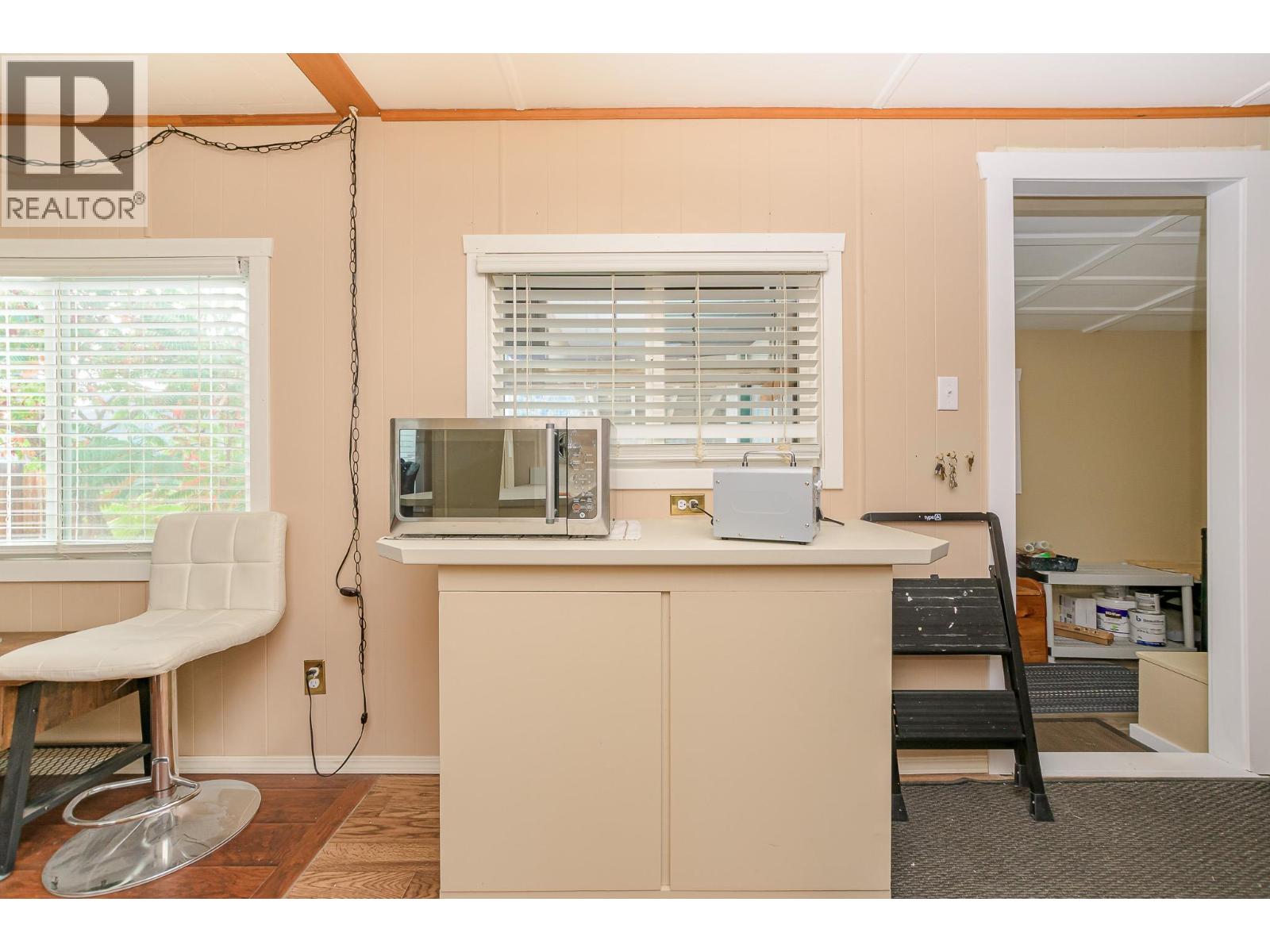 1 Robson Road, Mara, British Columbia  V0E 2K0 - Photo 7 - 10364765