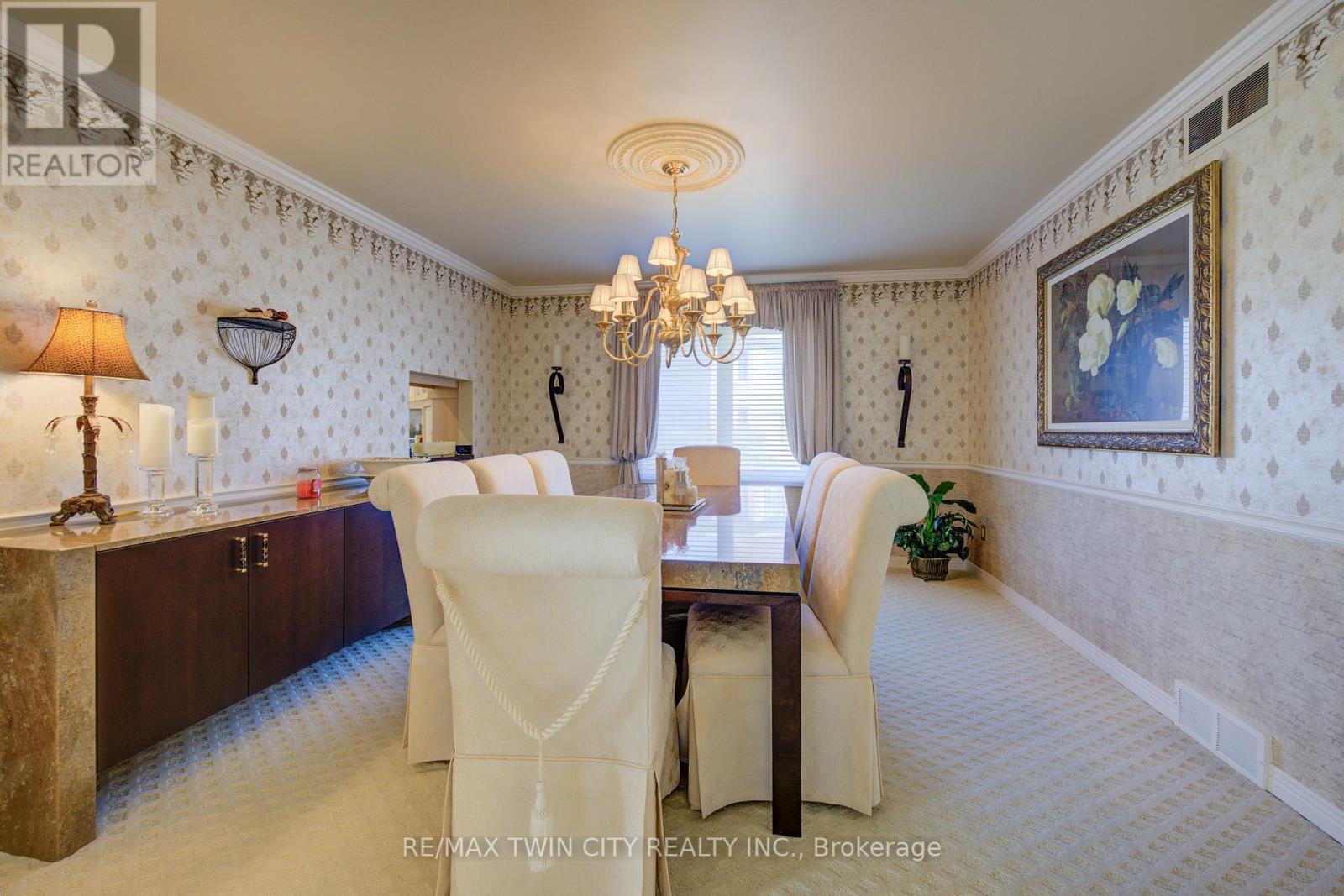 592 Manorwood Court, Waterloo, Ontario  N2K 3L7 - Photo 8 - X12447795