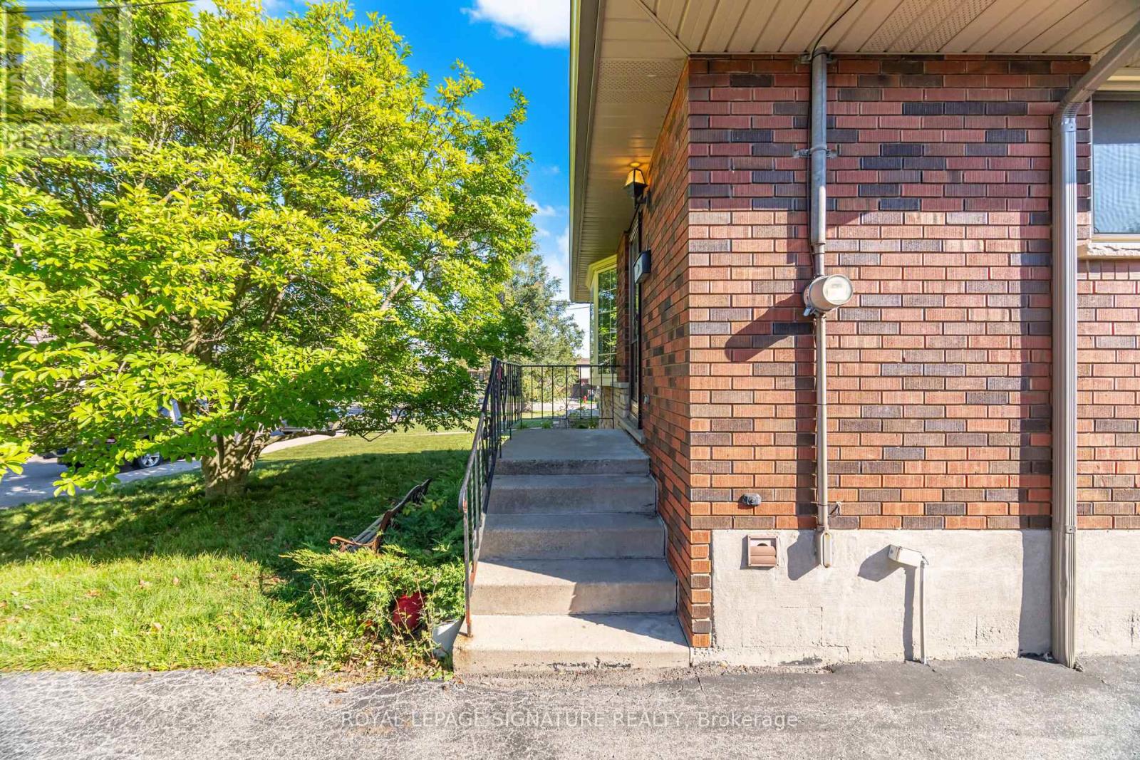 7 Maitland Avenue, Hamilton, Ontario  L9A 3J4 - Photo 7 - X12447841