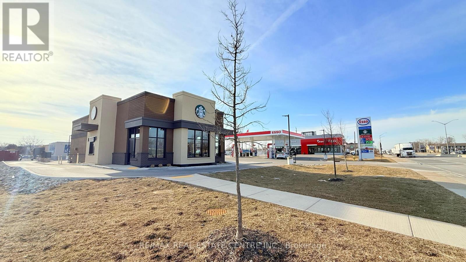 2139 Huron Church Road, Windsor, Ontario  N9C 2L8 - Photo 3 - X12447848