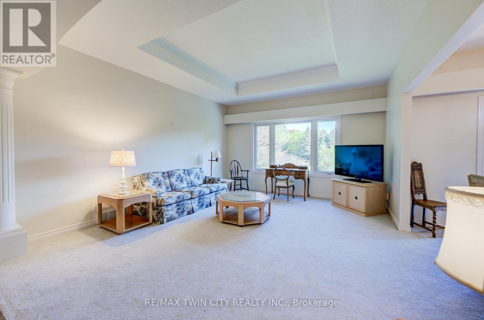 430 Caryndale Drive, Kitchener, Ontario  N2R 1M8 - Photo 12 - X12447869