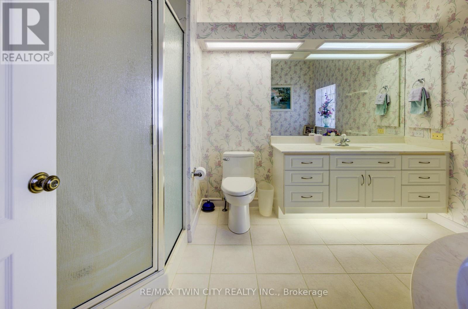 430 Caryndale Drive, Kitchener, Ontario  N2R 1M8 - Photo 19 - X12447869