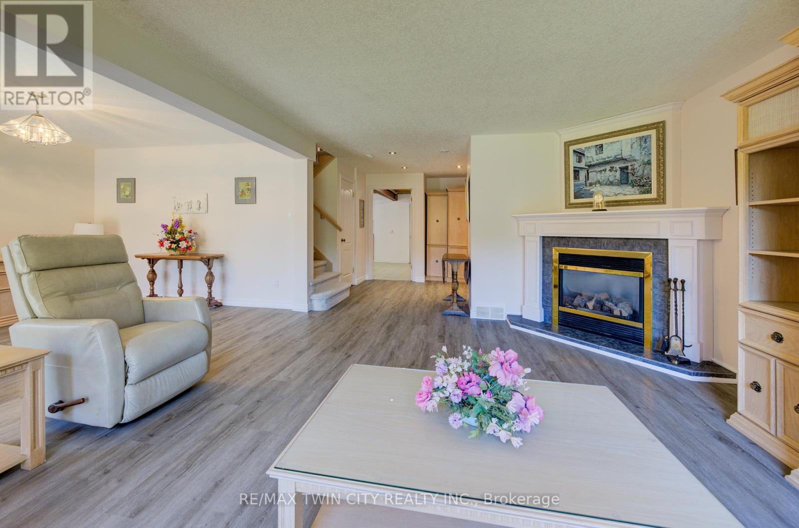 430 Caryndale Drive, Kitchener, Ontario  N2R 1M8 - Photo 23 - X12447869