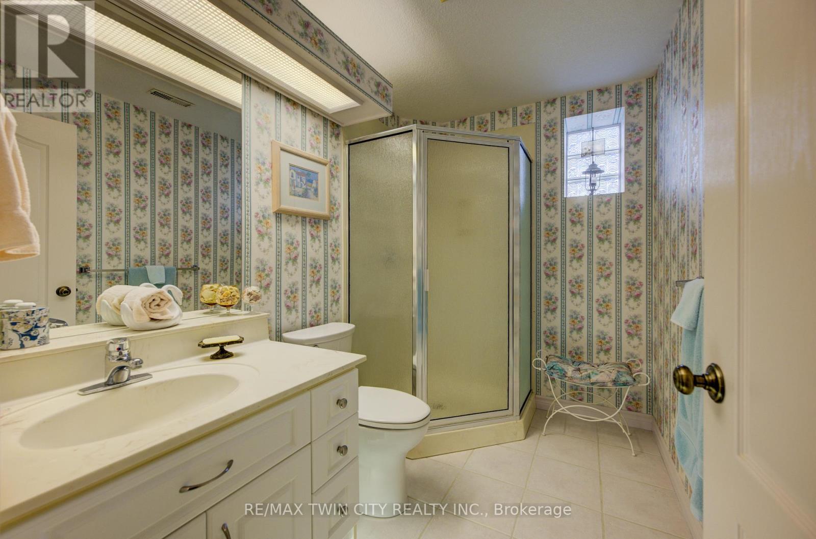 430 Caryndale Drive, Kitchener, Ontario  N2R 1M8 - Photo 27 - X12447869