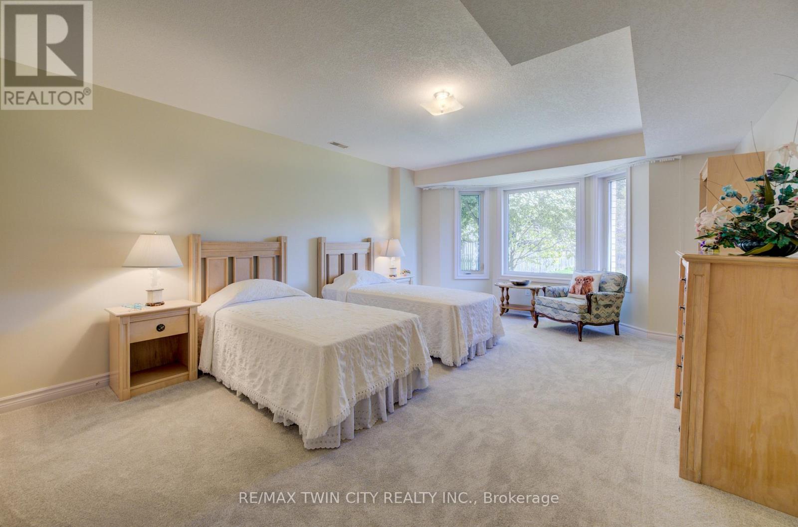 430 Caryndale Drive, Kitchener, Ontario  N2R 1M8 - Photo 28 - X12447869