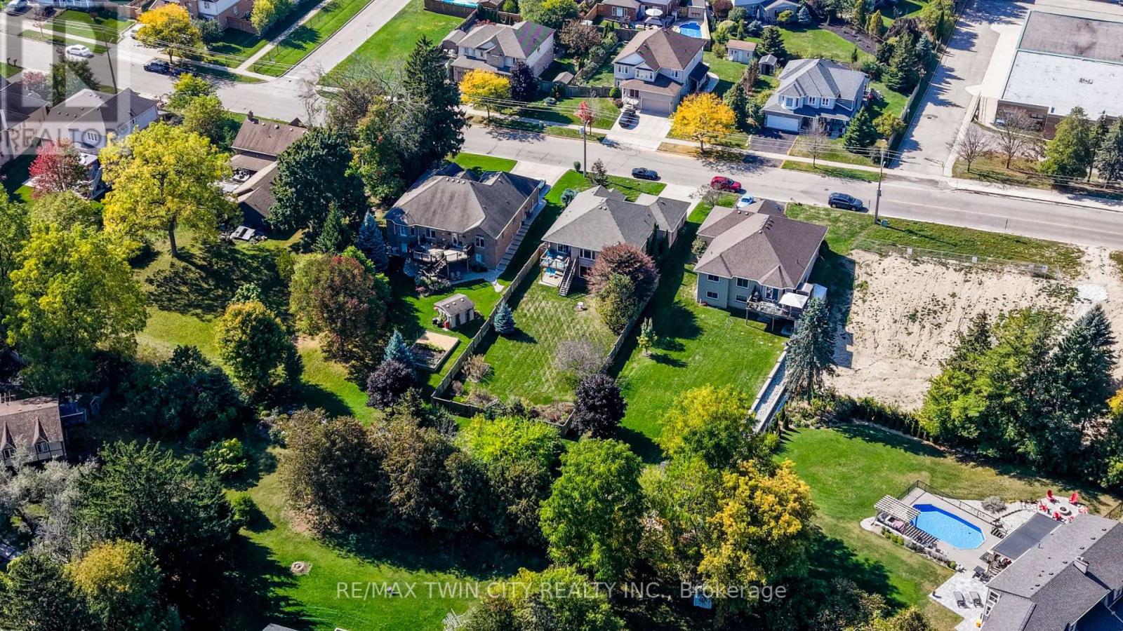 430 Caryndale Drive, Kitchener, Ontario  N2R 1M8 - Photo 35 - X12447869