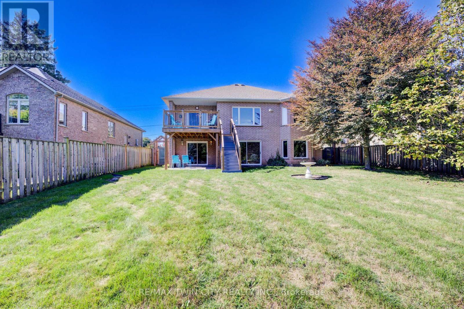 430 Caryndale Drive, Kitchener, Ontario  N2R 1M8 - Photo 5 - X12447869