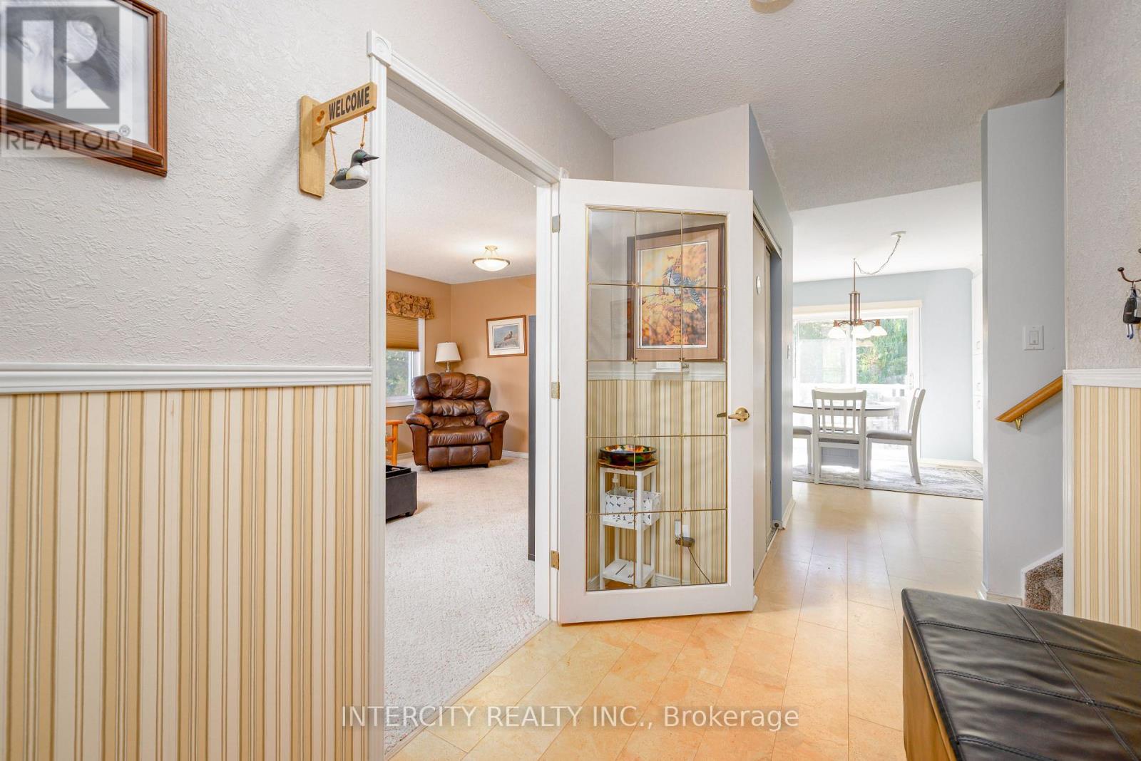 48 Champlain Boulevard, Kawartha Lakes (Lindsay), Ontario  K9V 0J1 - Photo 10 - X12447873