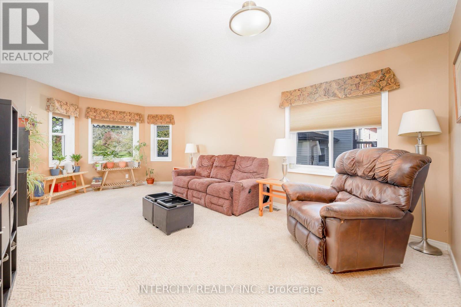 48 Champlain Boulevard, Kawartha Lakes (Lindsay), Ontario  K9V 0J1 - Photo 11 - X12447873