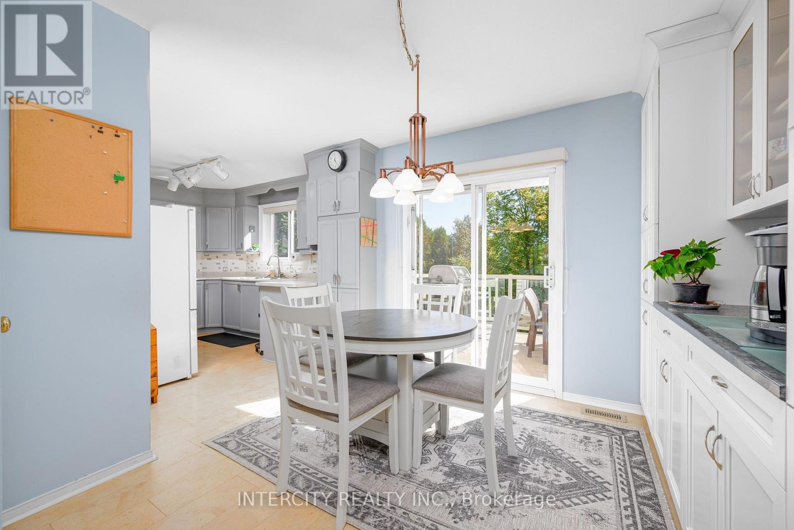 48 Champlain Boulevard, Kawartha Lakes (Lindsay), Ontario  K9V 0J1 - Photo 13 - X12447873
