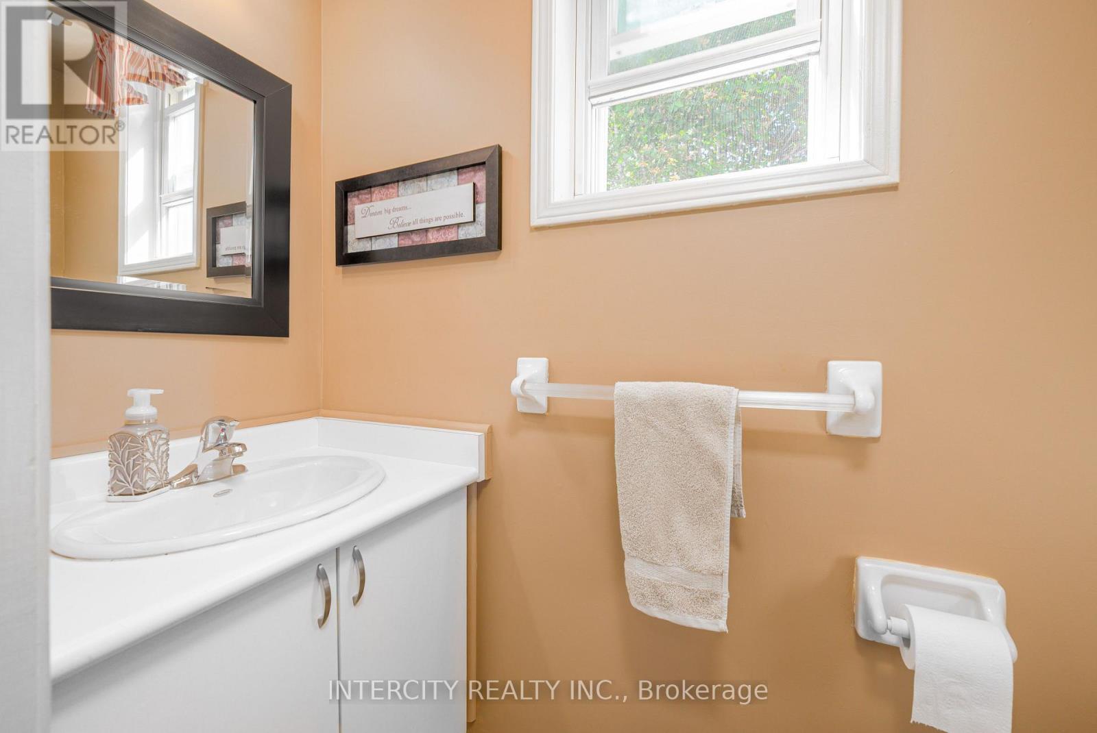 48 Champlain Boulevard, Kawartha Lakes (Lindsay), Ontario  K9V 0J1 - Photo 16 - X12447873